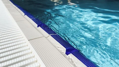 Waves on the pool water 库存影片 255861628