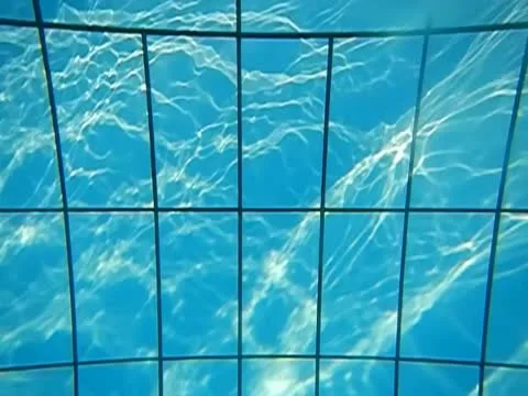 Waves reflection in the pool, slow motion. Видео 12029385