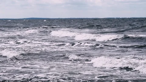 Waves rinse to the beach on the baltic sea in slow motion Video stock 142085420