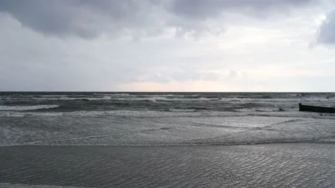 Waves rinse to the beach on the baltic sea Video stock 142086217