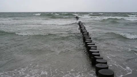 Waves rinse to the beach on the baltic sea Video stock 142215799