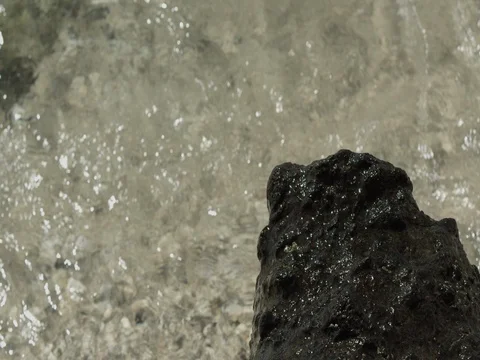 Waves on a rock 스톡 동영상 79704932