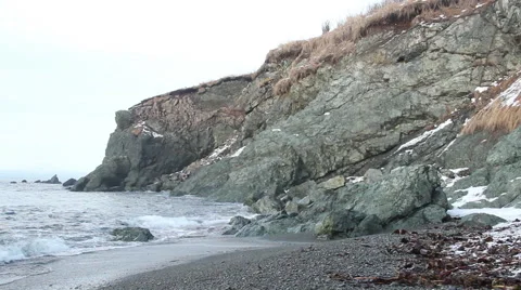 Waves on rockcliffs 動画素材 51513611