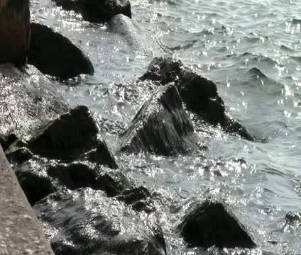 Waves on Rocks 動画素材 11139137