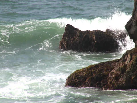 Waves on Rocks Video stock 25955503