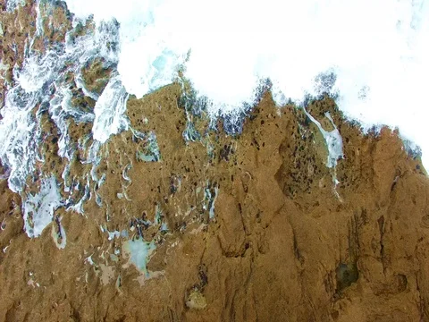 Waves on the rocks 스톡 동영상 73425026