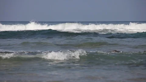 The waves on the rocky beach close up view Video stock 87658096