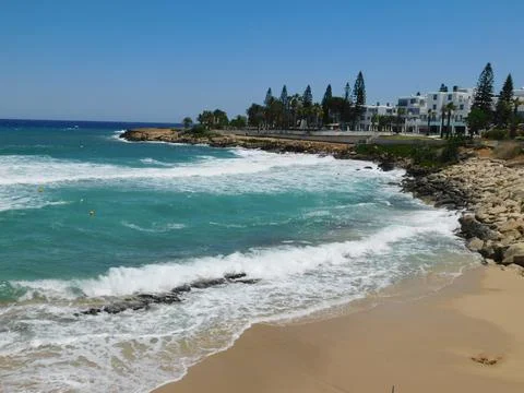 Waves on the rocky coast. fig tree beach. Protaras. Ayia Napa. Cyprus. Foto stock