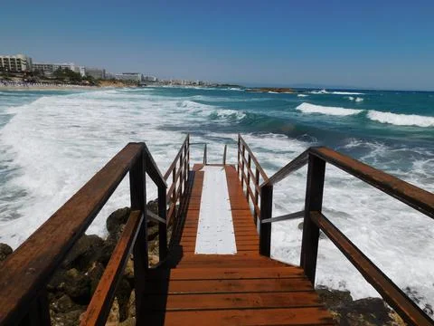 Waves on the rocky coast. fig tree beach. Protaras. Ayia Napa. Cyprus. Foto stock