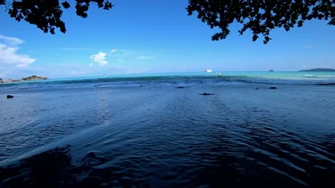 Waves roll on the beach. Beautiful sea view Stock-Footage 190097962