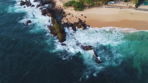 Waves roll onto the beach, srilanki, sand, spray, rocks, 4k Video stock 274150133