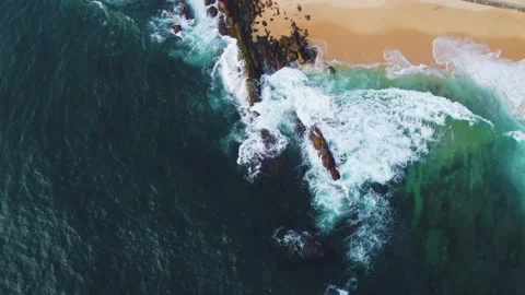 Waves roll onto the beach, srilanki, sand, spray, rocks, 4k Video stock 274150134