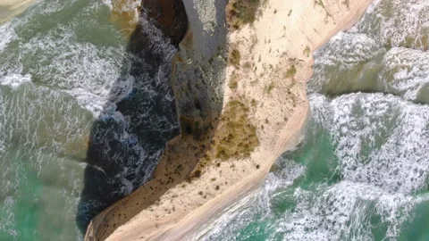 Waves roll onto shore. Video stock 161177041