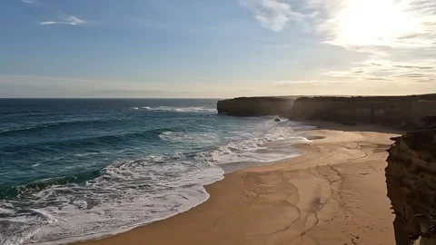 Waves rolling along the Great Ocean Road 库存影片 282962662