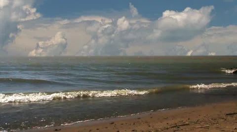 Waves rolling in on the beach Video stock 10855422
