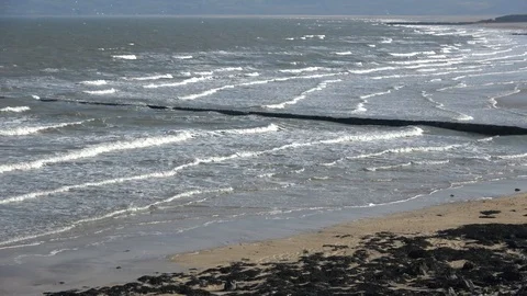 Waves rolling into beach Stock-Footage 86318450
