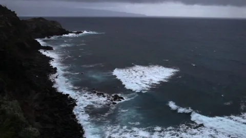 Waves rolling into the coastline during a cloudy day. Video stock 88406813