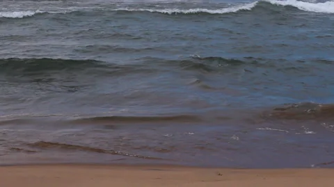 Waves rolling in, head on Video stock 37216622