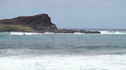 Waves rolling into Makapu Island Video stock 45916306