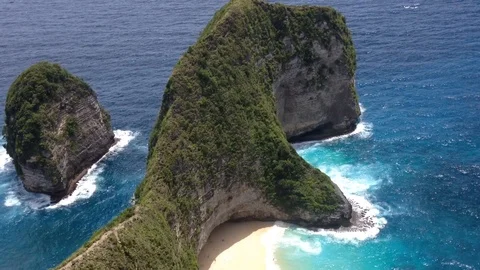 Waves Rolling On Manta Bay Or Kelingking Beach On Nusa Penida Island, Bali Stock Footage 115915268