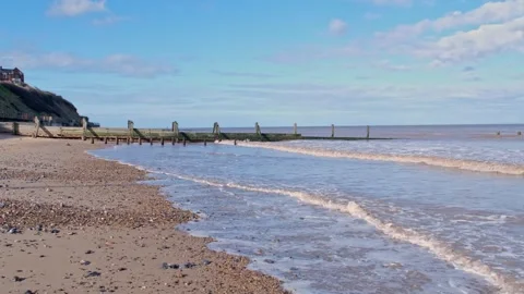 Waves rolling in on the Norfolk coast Stock-Footage 270373926