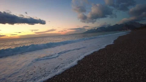 Waves Rolling on Pebble Beach at Sunrise in Antalya Vídeos de archivo 333186450