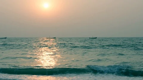 Waves Rolling Up Sand Beach Видео 87323360