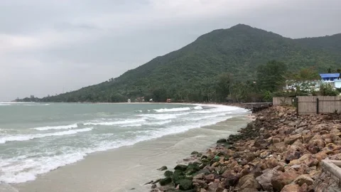 Waves rolling on a sandy beach Stockbeeldmateriaal 146821217