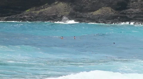 Waves rolling into shore  Video stock 45916508