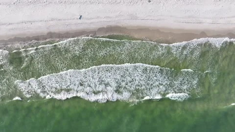 Waves Rolling Onto The Shore Stockbeeldmateriaal 316161818