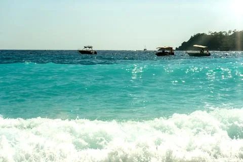 Waves Rolling onto Tropical Beach 写真素材