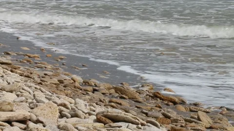 Waves run onto the shore with pebbles. Stock-Footage 153498868