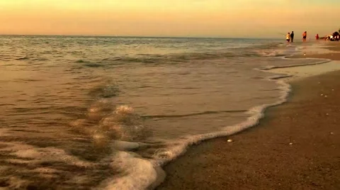 Waves rushing to shore in florida sunset Stock-Footage 45479324