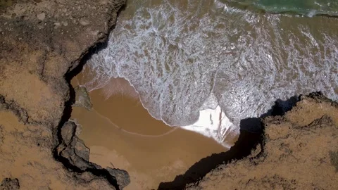 Waves on the sandy beach at Cabo de la Vela, Colombia Vídeo Stock 330380441