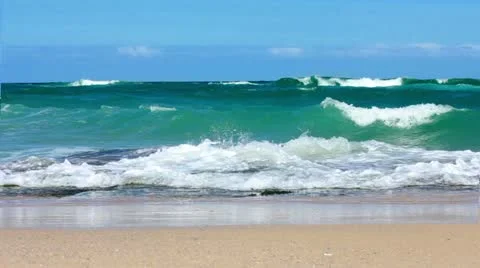 Waves on sandy beach Vídeo Stock 12453135