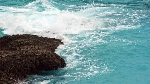 Waves in sea and rocks Video stock 76892598