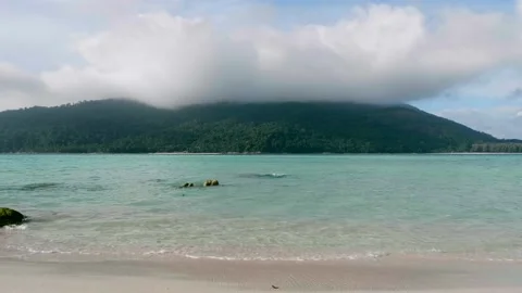 Waves on Sea Beach with Turquoise Clear Water on Koh Lipe Island, Thailand Video stock 147742006