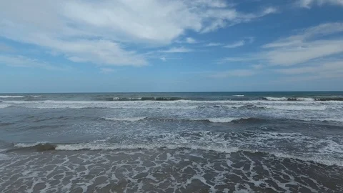 Waves of the sea from a bird's flight. Видео 102579340