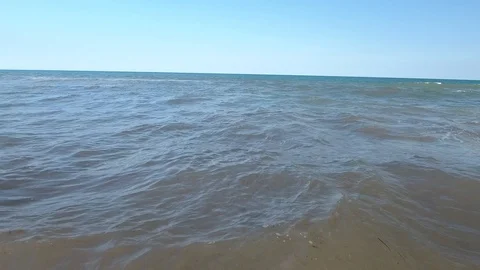 Waves of the sea from a bird's flight. Stockbeeldmateriaal 102581467