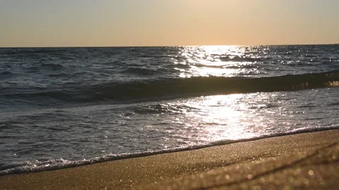 Waves on the sea coast at sunset. Video stock 139138898