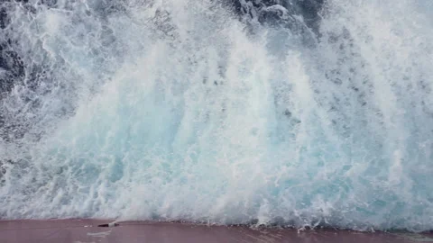 Waves of the sea hit the side of the ship. Stock-Footage 140777716