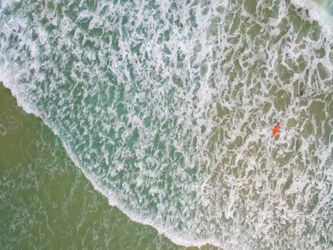 Waves of sea run to sandy shore aerial view Vidéo 73048262