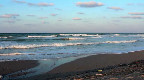 Waves At The Seashore, Slow Motion 動画素材 53267879