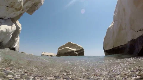 Waves on the seashore, slow motion Video stock 68999120