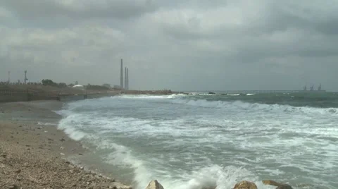 Waves shattered at seashore Stock-Footage 8579029