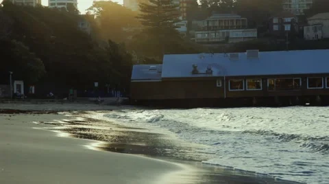 Waves on the shore Vídeos de archivo 42486469