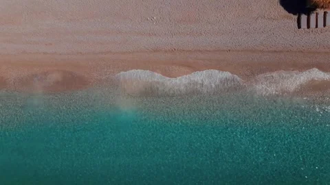 Waves on Shore Rotating Cinematic 库存影片 311511666