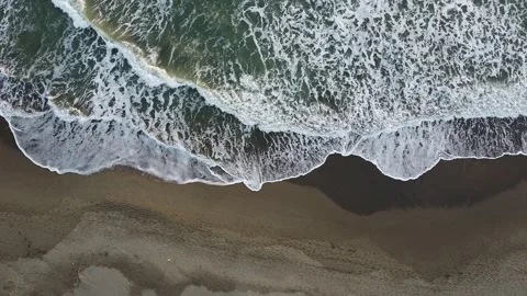 Waves from the sky Stockbeeldmateriaal 142627211