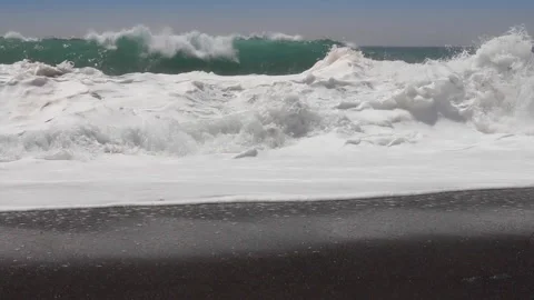 Waves in Slow Motion at the beach Vídeos de archivo 242409007