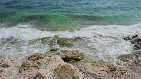 Waves smashing on the rocks Stock Footage 79390902